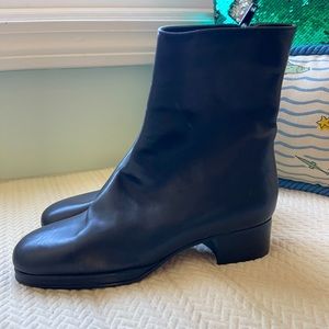 Gucci above ankle flat boot 5.5